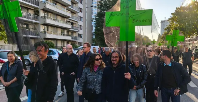 photo  les pharmaciens manifestent à angers, ce jeudi 18 septembre 2025.  &copy;  ouest-france 