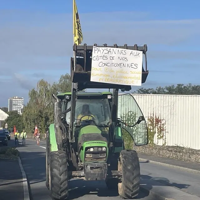 photo le tracteur de tiphaine joly, qui manifeste ce jeudi 18 septembre, en maine-et-loire.  ©  ouest-france