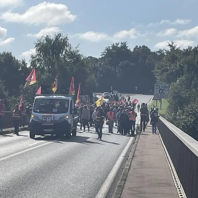photo le cortège de manifestants.  ©  ouest-france