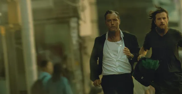 photo  « black rabbit », série créée par zach baylin et kate susman.  &copy;  netflix 