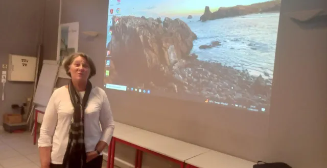 photo  fabienne labrette ménager dans le bureau du conseil municipal  &copy;  ouest-france 