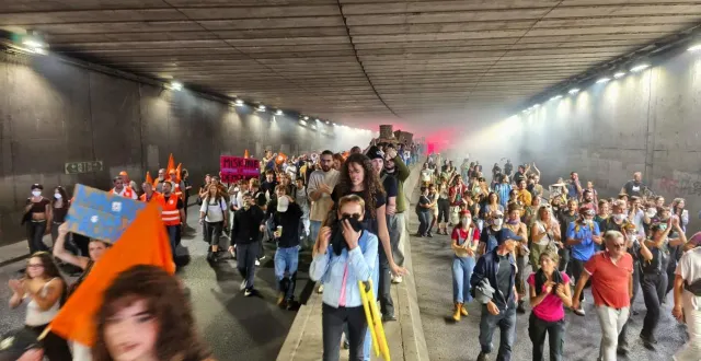 photo  une manifestation rassemble plusieurs milliers de personnes à angers, ce jeudi 18 septembre 2025.  &copy;  ouest-france 