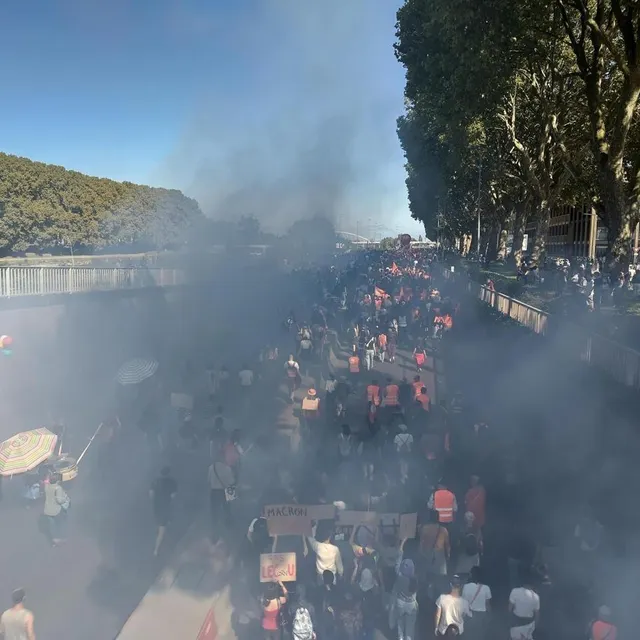 photo les manifestants sur les voies sur berges à angers.  ©  ouest-france