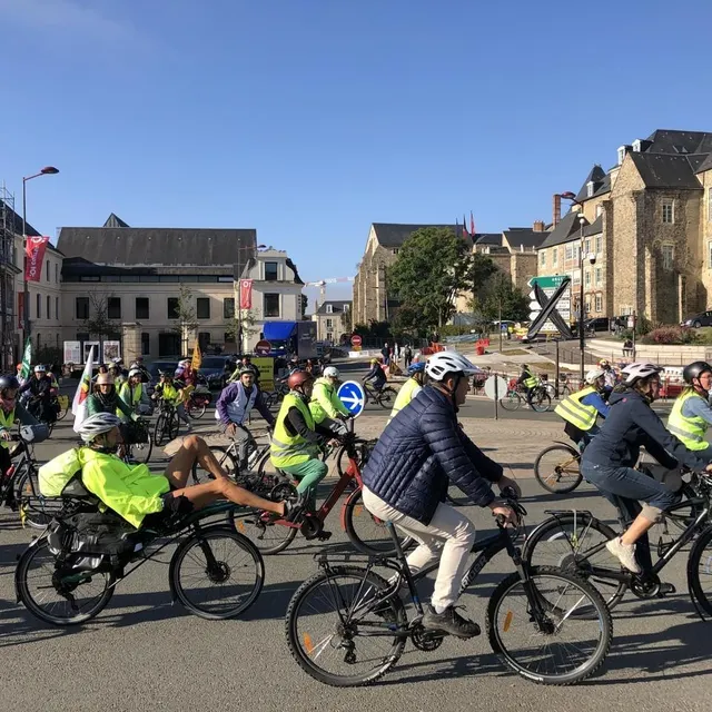 photo le cortège des enseignants, à vélo.  ©  ouest-france