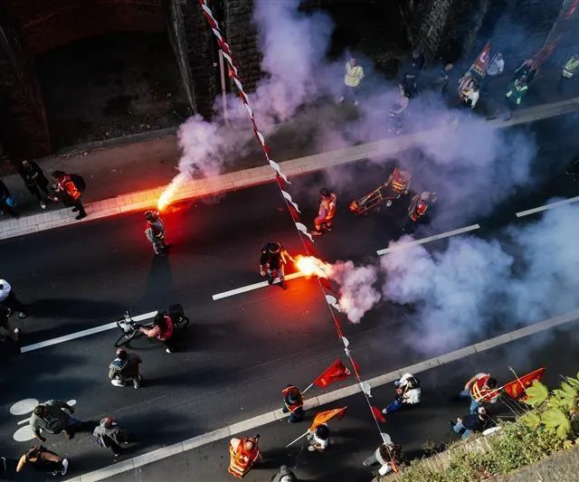 photo fumigènes sous le tunnel wilbur-wright au mans.  ©  ouest-france