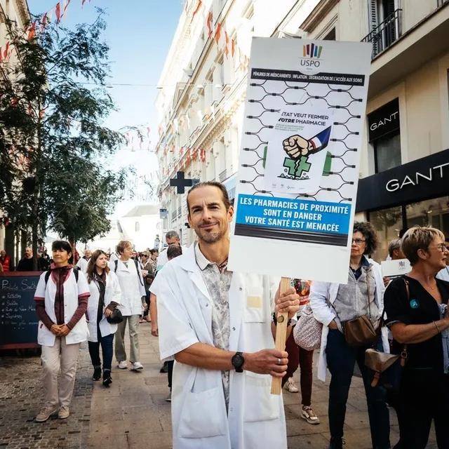 photo des pharmaciens ont aussi exprimé leur colère rue de bolton.  ©  ouest-france