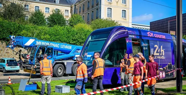 photo  photo le maine libre yvon loue le mans le 18 septembre 2025 déraillement du tram  &copy;  photo le maine libre yvon loue 