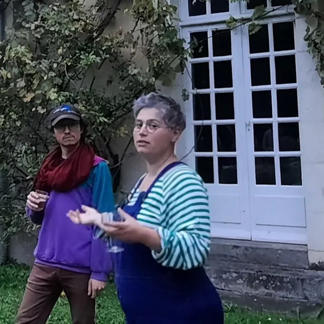 photo nina batlaj et denis d’ivoire parlent des diggers qui inspirent le nouveau spectacle de la compagnie les bdthé.  ©  ouest-france