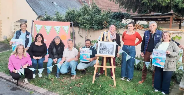 photo  la présentation de l’opération « terrasses en fête » à téloché. de gauche à droite : aurélie cartron (chargée mission tourisme), les artisans et commerçants marie-noël sévigné, anne petit, florence huet-cosnard, julien lemoine, alexandre comte, sonia porcher, camille chauvière, gérard lambert- vice-président communautaire et maire de teloché et coralie leruez pour les petites villes de demain.  &copy;  ouest-france 