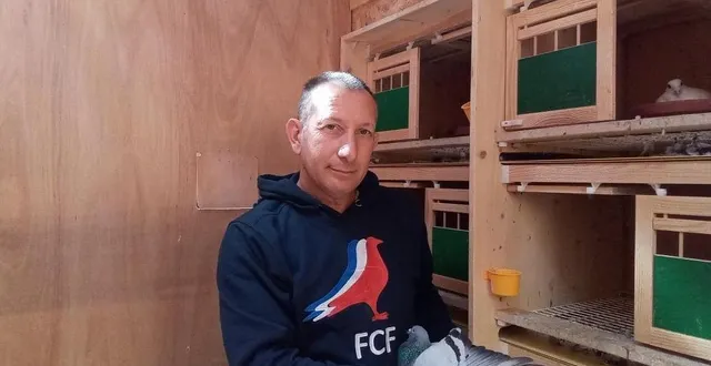 photo  mickaël esnault dans son nouveau pigeonnier 3 étoiles.  &copy;  co 