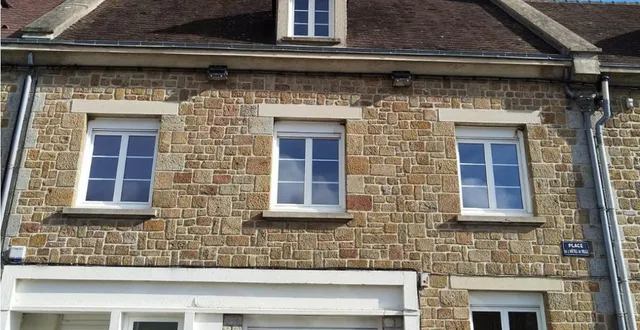 photo  l’ancienne trésorerie de putanges-pont-écrepin va faire l’objet de travaux sur ses deux premiers niveaux pour accueillir les services administratifs actuellement installés au rez-de-chaussée de la mairie.  &copy;  ouest-france 