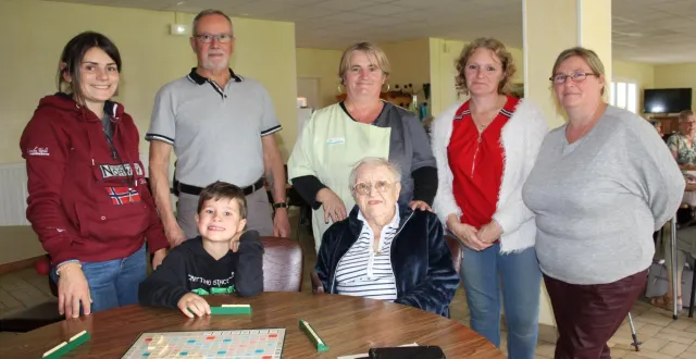 photo  entre ginette reuter et nathaël, 90 ans les séparent.  &copy;  ouest-france 