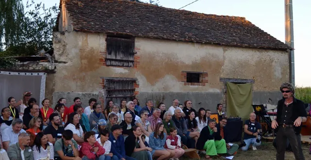 photo  la représentation des « sosies » à la duthée.  &copy;  le maine libre 