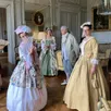 photo les bénévoles de l’association des amis de montgeoffroy, en costumes d’époque, animeront le château ce week-end.