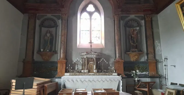 photo  le chœur de l’église avant la restauration en cours.  &copy;  co 