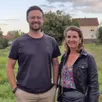 photo tomi la breche et marie lallier devant le terrain qu’ils viennent d’acquérir pour leur cabinet paramédical.