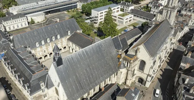 photo  l’abbaye royale du ronceray, en plein cœur du quartier de la doutre, dans le centre d’angers, sur la rive droite de la maine.  &copy;  ville d’angers – th. bonnet 