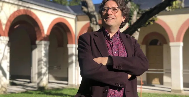 photo  ce dimanche 21 septembre 2025, hervé guillemain, chercheur à l’université du mans, raconte l’histoire de la psychiatrie en sarthe à partir de son architecture. à commencer par l’ancien asile de la rue etoc-demazy, transformé en logements.  &copy;  ouest-france 