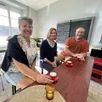 photo nathalie leroy-duprey, mathilde plu, ronan houssin dans le café associatif installé dans l’ancienne mairie de saint-gervais-en-belin.