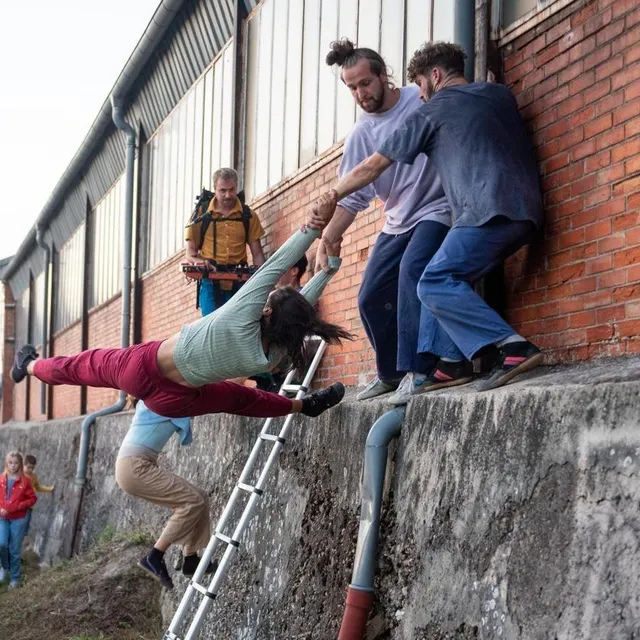 photo la horde, une bande de circassiens qui déambulent dans l’espace urbain.  ©  sergio diaz