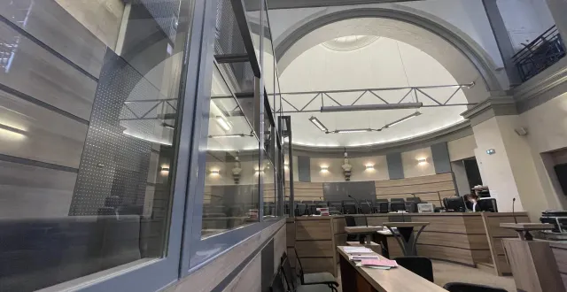 photo  un homme de 32 ans a été condamné ce vendredi 19 septembre 2025 devant le tribunal judiciaire d’alençon (orne) pour avoir craché à deux reprises sur un gendarme et avoir menacé de mort des infirmiers de l’hôpital de l’aigle.  &copy;  ouest-france 