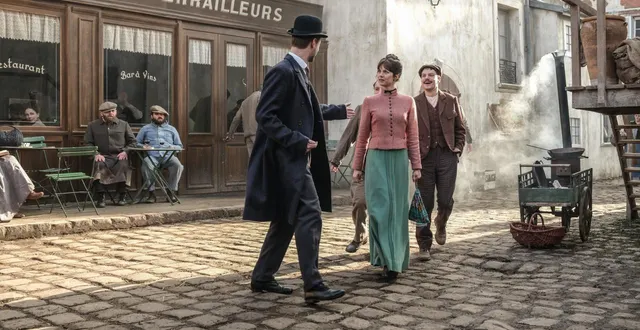 photo  des façades ont été reconstituées pour plonger les téléspectateurs dans l’ambiance belle époque.  &copy;  © julien panié / authentic prod 