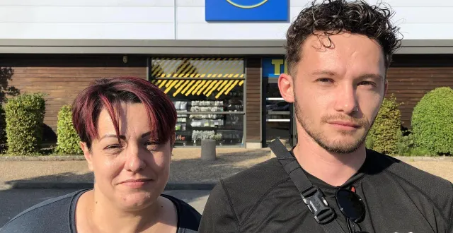 photo  aurélie ya, responsable du magasin d’alençon, et mike hamery, directeur régional chez tedi.  &copy;  ouest-france 