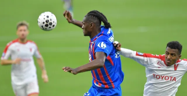 photo  la titularisation d’armand gnanduillet n’a pas franchement convaincu.  &copy;  guillaume marie 