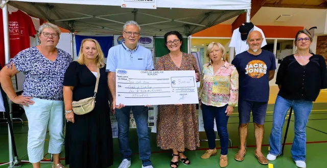 photo  l’association hypossus a reçu un chèque de 300 €.  &copy;  mairie de ruaudin 