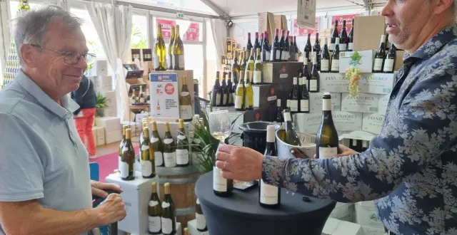 photo  le super u de l’avenue de la libération accueille une douzaine de viticulteurs vendredi 19 et samedi 20 septembre.  &copy;  le maine libre. 