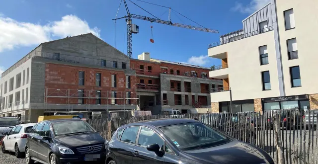 photo  la future résidence senior, en construction, est d’ores et déjà hors eau et hors air.  &copy;  ouest-france 