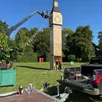 photo la réplique de big ben, installée dans le parc du château de juigné, mesure 14 mètres.