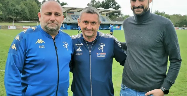 photo  philippe georges va enfin pouvoir souffler, nicolas galpin, à droite et steeve delaroche vont assurer à deux la présidence du club.  &copy;  le maine libre. 