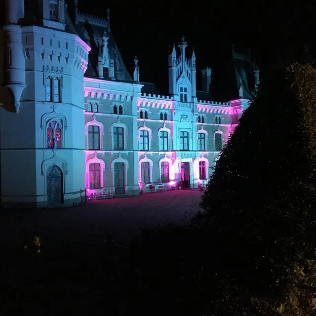 photo le château de chanzeaux sous les lumières.  ©  château de chanzeaux