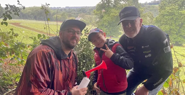 photo  florian et nolann wauters et eric villan sont membres de l’association des crampons du bocage.  &copy;  ouest-france 