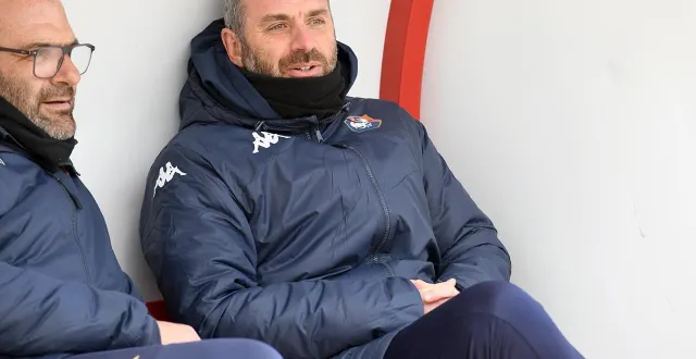 photo  romain leroux ne décolérait pas après les deux buts (trop vite) encaissés par les caennais.  &copy;  gérard piwtorak 