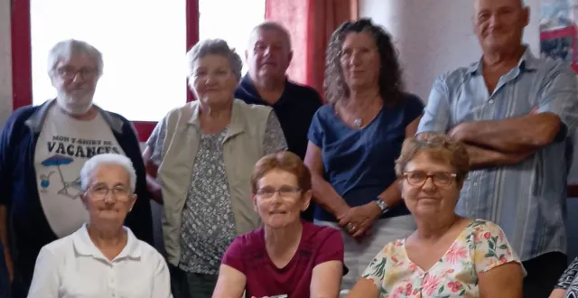 photo  bénévoles et membres du bureau du comité des fêtes mobilisés pour les prochaines animations dansantes.  &copy;  co. 