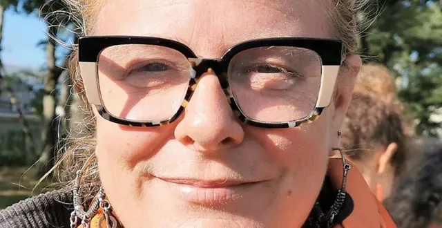 photo  charlotte enseigne la musique aux élèves de maternelle et de primaires.  &copy;  le maine libre 