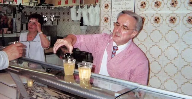 photo  jean-marie souchet en 2006 lors de son départ à la retraite ici en compagnie de son épouse liliane.  &copy;  famille souchet 