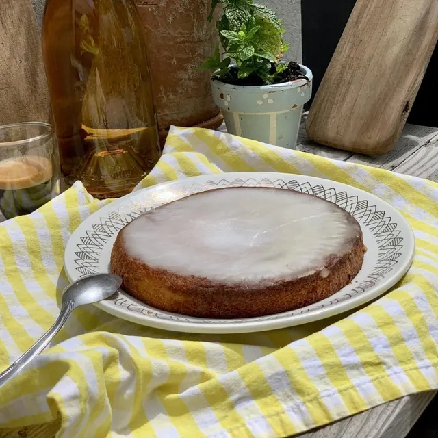 photo un éclat de loire®, gâteau aux amandes créé en 2020 par romain besnard, pâtissier à brain-sur-allonnes.  ©  chloé menoncello