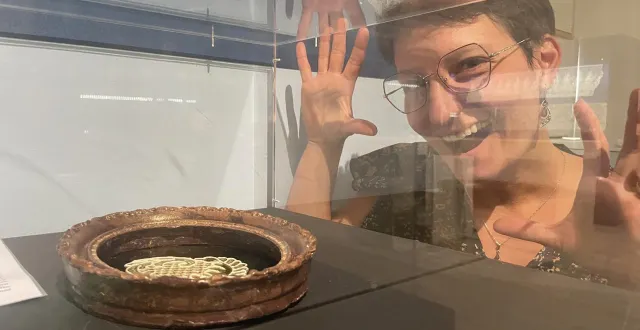 photo  l’œuvre pâtissière d’hélène quiquemelle était exposée au musée des beaux-arts et de la dentelle d’alençon, pendant les journées du patrimoine. le cadre en chocolat entoure une pièce de dentelle réalisée en chocolat blanc.  &copy;  ouest-france 