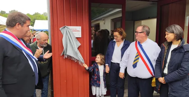 photo  samedi matin, un hommage a été rendu à françois carbonell, ancien maire de vitrai, décédé en novembre 2024. la salle communale porte désormais son nom.  &copy;  ouest-france 