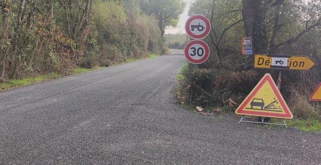 photo  le nouveau chemin d’accès au village de montlambert est désormais recouvert d’un bicouche.  &copy;  ouest-france 