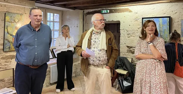 photo  l’artiste jean-claude jehannet ; christine jouan, adjointe à la culture, au tourisme et au patrimoine ; philippe maillart, maire de la commune et l’artiste valérie leduc.  &copy;  co 