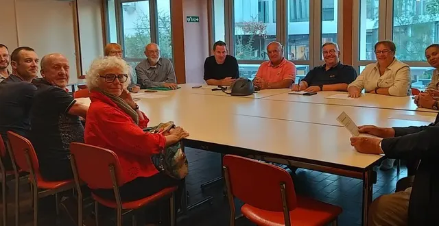 photo  une quinzaine de personnes se sont rassemblées pour parler de l’avenir du comité de jumelage.  &copy;  ouest-france 