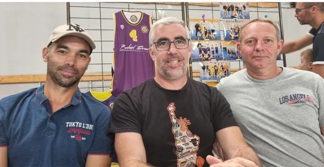 photo  au centre, le nouveau président erwann malet-patey, entouré (à sa gauche) par vincent vilbaux, responsable réseaux, et arnaud porcher, trésorier.  &copy;  ouest-france 