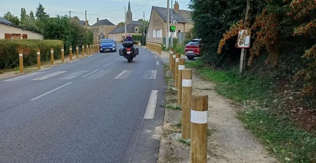 photo  les nouvelles balises en bois installées à bonnezeaux.  &copy;  co 
