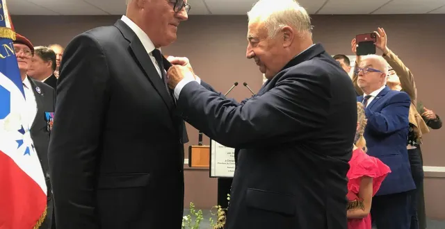 photo  lors de la remise de la légion d’honneur par le président du sénat, gérard larcher, samedi.  &copy;  ouest-france 