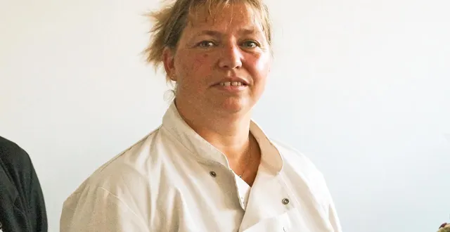 photo  zélie letessier est enchanté des premiers contacts avec la clientèle.  &copy;  ouest-france 