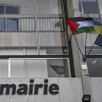 photo le drapeau palestinien flotte devant la mairie d’allonnes ce lundi 22 septembre.